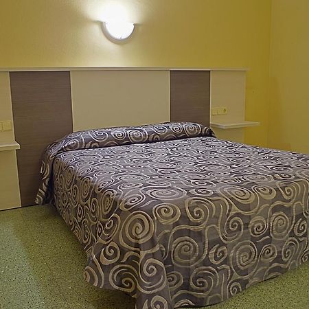 Hotel La Masia Pont de Molins Экстерьер фото